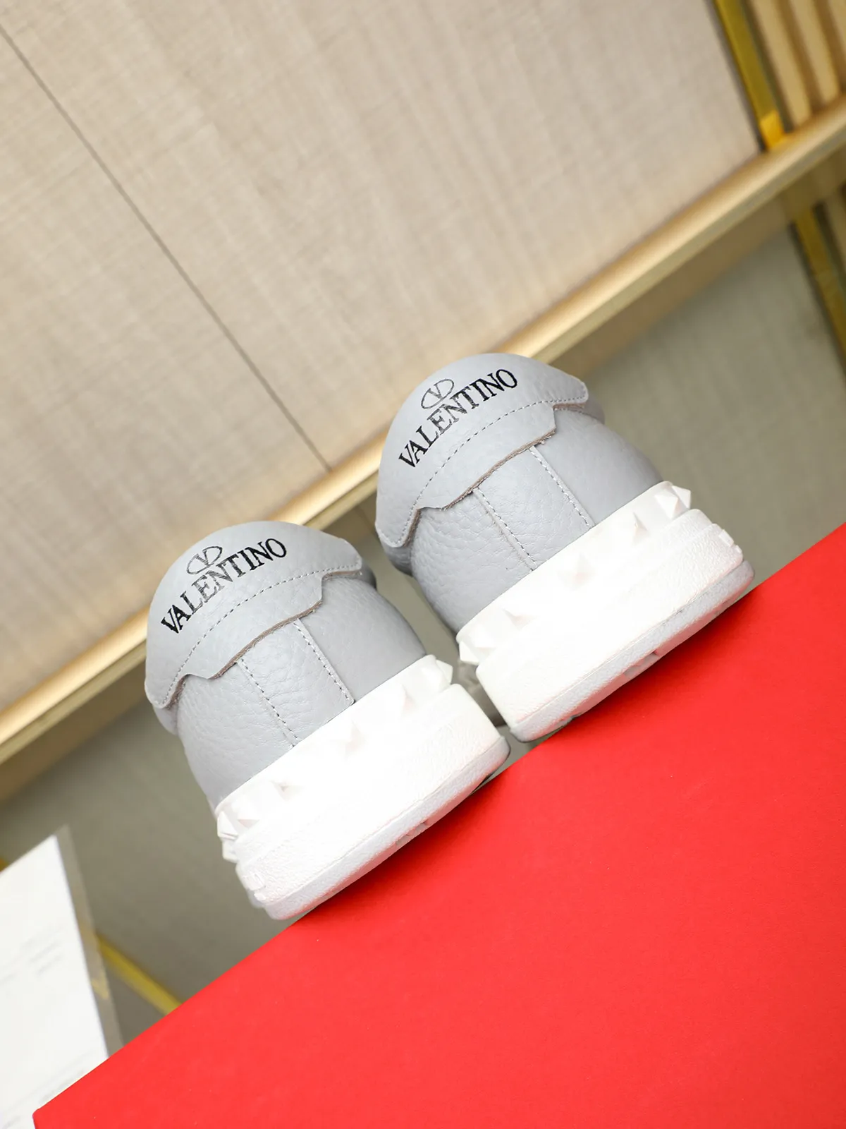 Men's shoes 💰440 Valentino "VALENTINO" hot sale ❤️ Counters ship at the same time 1:1 👏 Imported cowhide + waterproof fabric + leather lining 🐂 Casual fashion shoes Exquisite workmanship Original original outsole 38-44 (45 customized, non-refundable)